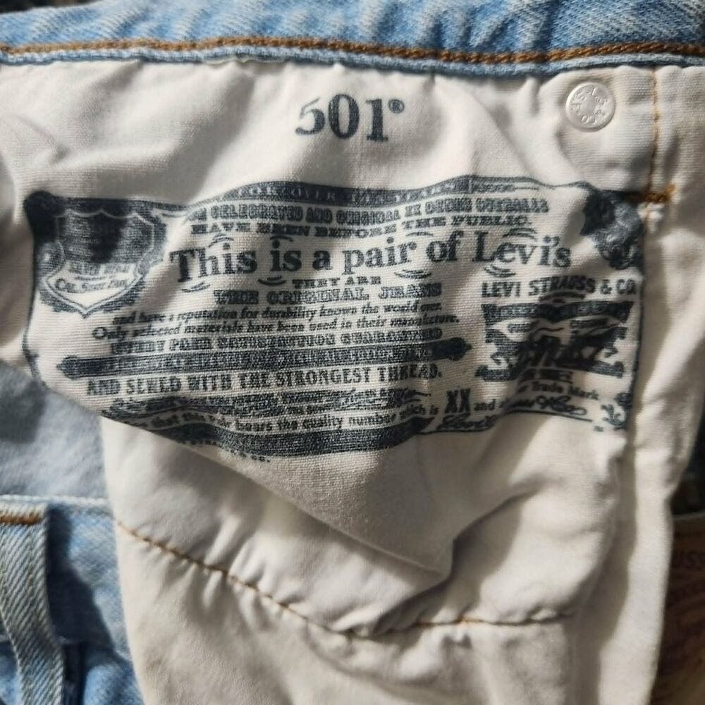Levi Strauss & Co 501 Facded Blue Jeans Vintage Distressed, Cropped Frayed - Picture 12 of 12